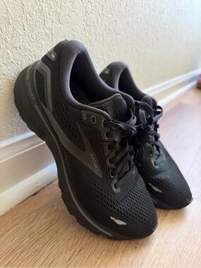 Brooks women’s Ghost 15 Running Shoes - Black